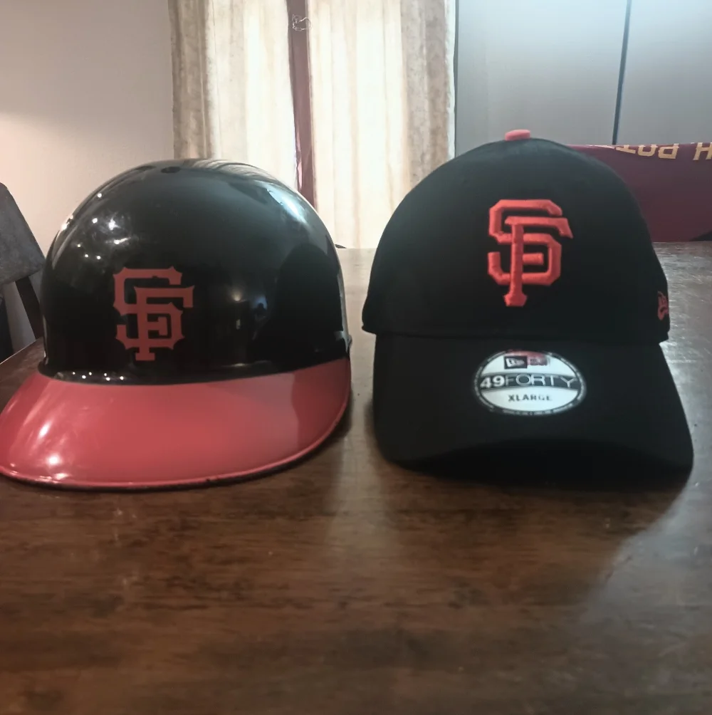 San Francisco Giants New Era Baseball Cap with retro collectible batting helmet.